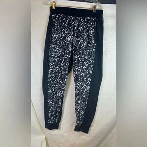 Womens Medium Fabletics black  White joggers  Dance Pant lightweight